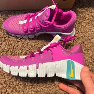 Womens nike free metcon 5 (DV3950 501) no box size 5.5